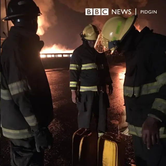 Fire fighters for di scene of di explosion