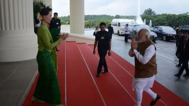 म्यांमार भारत के क़रीब आ रहा है या अब भी चीन के ज़्यादा नज़दीक है?