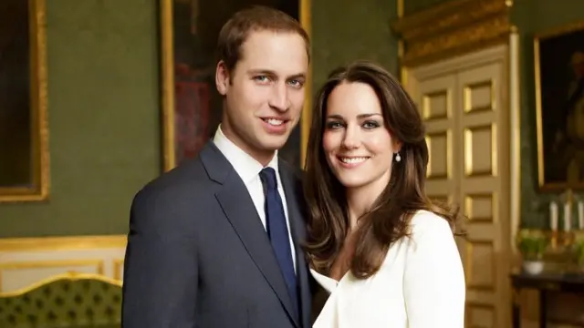 Фото принца Уильяма и Кейт Миддлтон по случаю помолвки в 2010 году