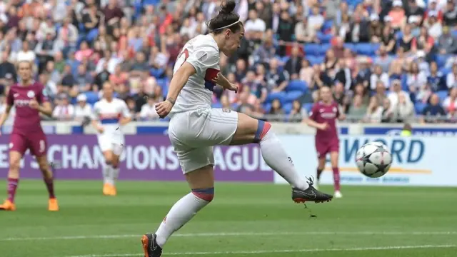 Lucy Bronze