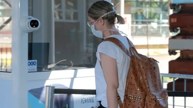 İnsanların bədən temperaturunu kənardan ölçən kameralar artıq stansiyalarda da quraşdırılıb