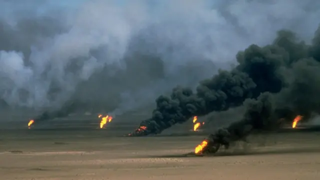 তেলক্ষেত্রগুলোতে আগুন জ্বলেছিল মাসের পর মাস