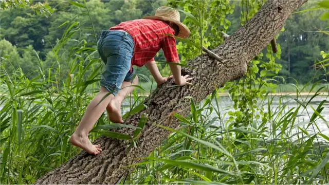 À terme, les enfants doivent apprendre à évaluer les risques de manière indépendante et à prendre leurs propres décisions.