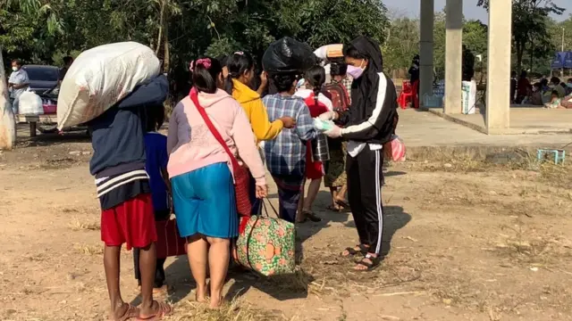 บรรยากาศการหนีภัยของชาวกะเหรี่ยง