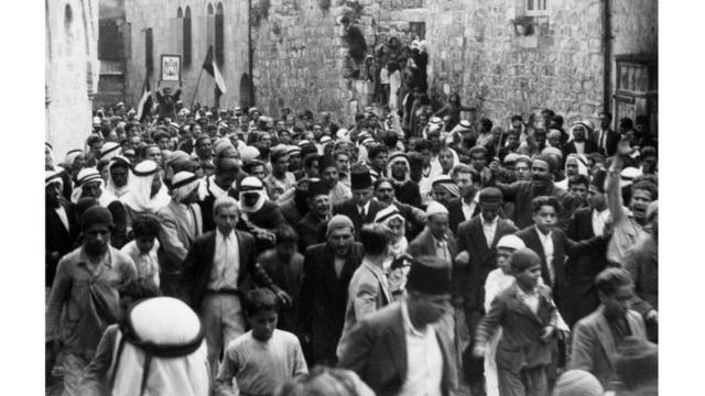 Manifestation palestinienne à Jérusalem contre l'immigration juive pendant le mandat britannique de la région (avant 1937).