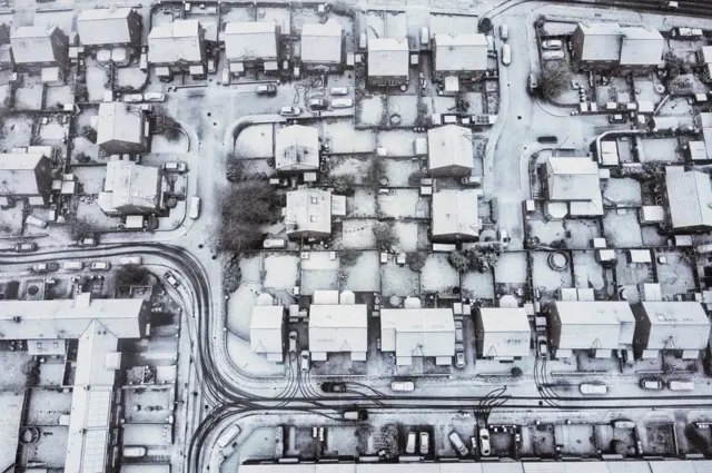 د لېور پول لي پارک سیمې کورونه په سپینو واورو پټ وو.