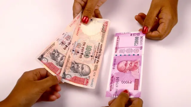 पुराने एक हज़ार के दो नोट और नया दो हज़ार का एक नोट