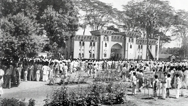 ২১শে ফেব্রুয়ারি ১৯৫২: পুরাতন কলাভবন প্রাঙ্গণ, ১৪৪ ধারা ভঙ্গের প্রাক্কালে (ফাইল চিত্র)