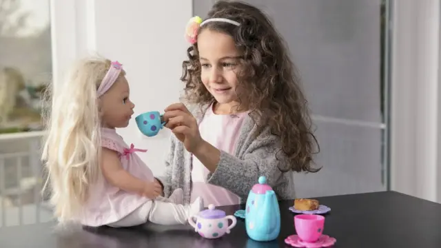 পশ্চিমা বিশ্বে এখনো মেয়েদের শিশুকাল থেকেই ঘর-সংসার করতে শেখানো হয়।