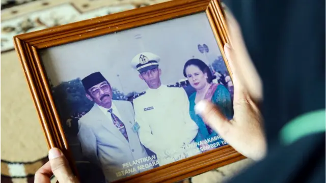 সাবমেরিনের একজন নাবিকের পারিবারিক ফটো