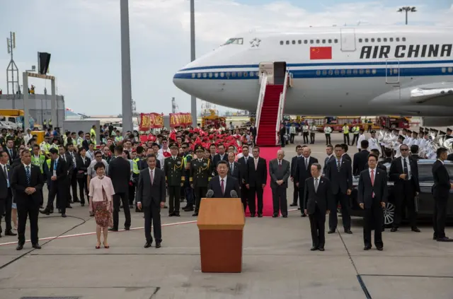 習近平在機場發表演講