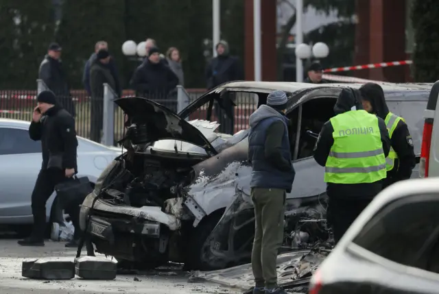 поврежденный фургон в Киеве