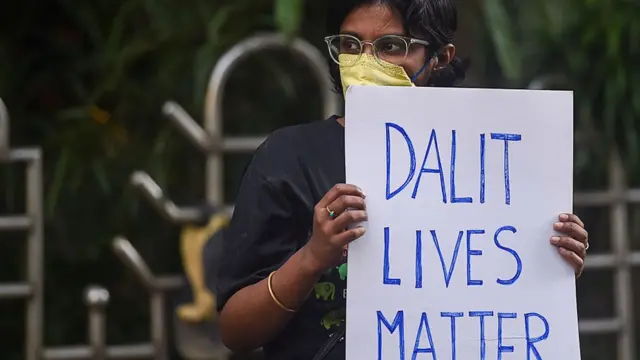 কয়েক বছর আগে একই রকম ঘটনা হয়েছিল বদায়ুঁ জেলার দুই দলিত কিশোরীর সঙ্গে