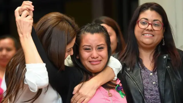 Evelyn Hernández celebrando su absolución