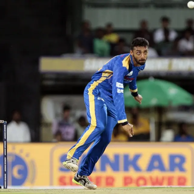 वरुण चक्रवर्ती