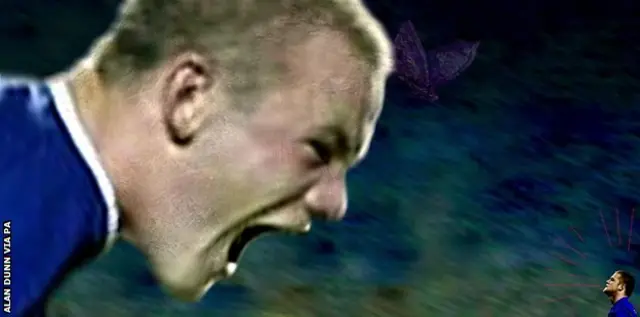 Una valla publicitaria con Wayne Rooney realizada por el artista Alan Dunn en 2004.