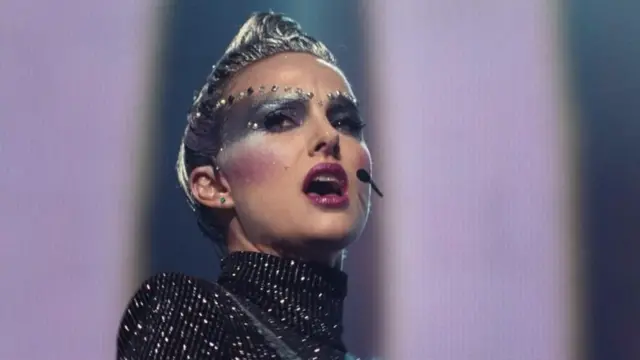 Натали Портман в роли вымышленной поп-звезды Селесты в фильме "Голос света"