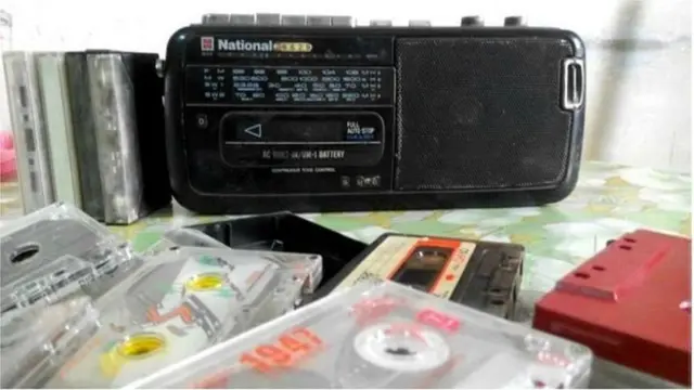 ক্যাসেট প্লেয়ারে গান শোনার যুগ শেষ হয়েছিল সিডি আসার পর। আর এখন গান দিন দিন হয়ে উঠছে অনলাইন কেন্দ্রীক, যেখানে কপিরাইট আইন লঙ্ঘনের অভিযোগ আসছে বেশি