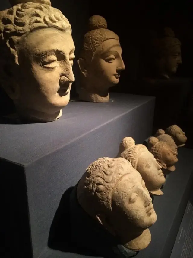 बुद्ध के सिर