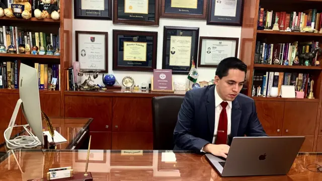 Dr. Andrew Almazán