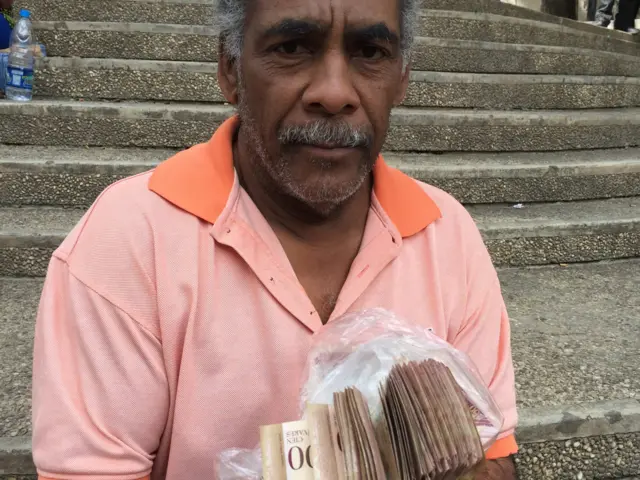 José Vegas con 25.000 bolívares.