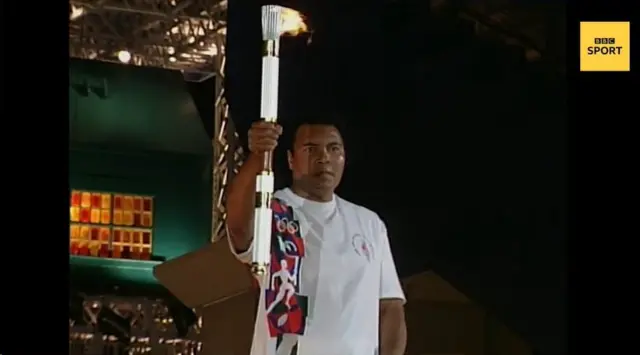 محمد علی در المپیک 1996 آتلانتا، آتش المپیک را روشن کرد