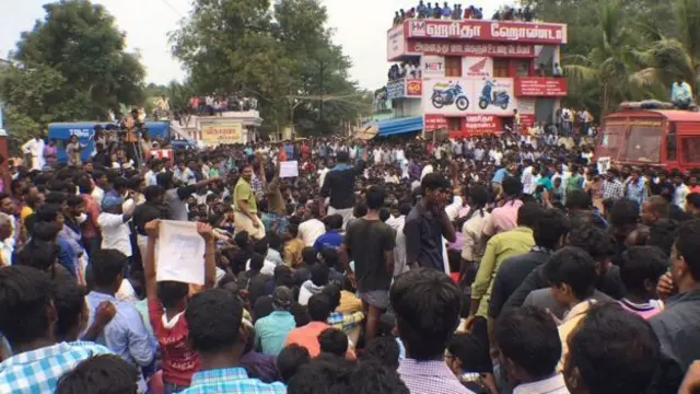 போராட்ட களமாக மாறிய அலங்காநல்லூர்