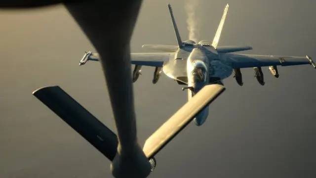 مقاتلة امريكية من طراز اف 18 اي