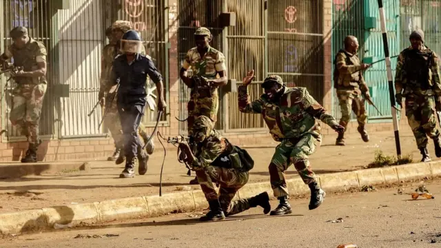 Abajejwe umutekano bakoresheje amasasu nyayo hamwe n'vyuka bikoroza amarira