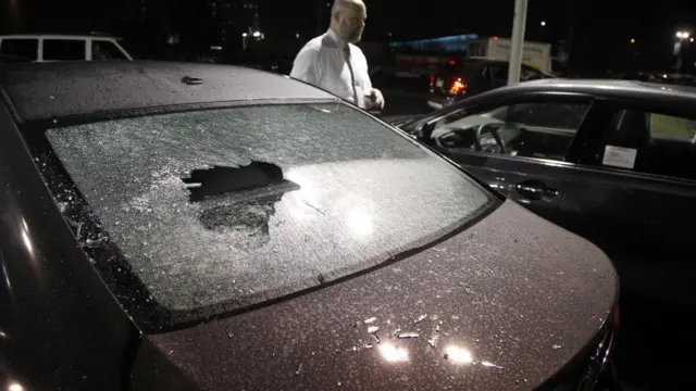 سيارة مهشمة في احتجاجات بورتلاند