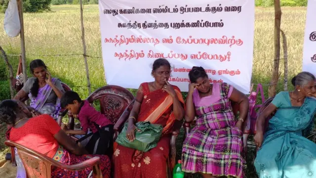 முல்லைத்தீவில் மக்களின் காணிகளை ராணுவத்தினர் கையளிக்க கோரி போராட்டம்