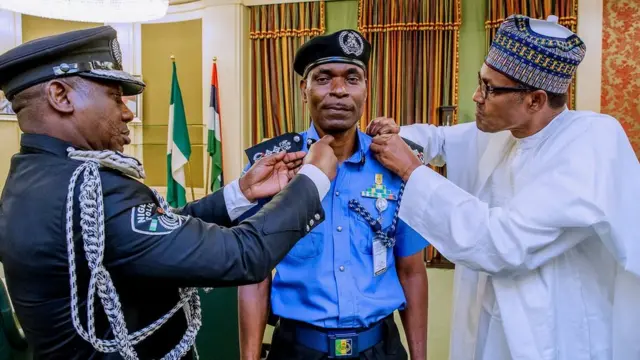 Aarẹ Buhari ati adele ọga ọlọpaa Adamu