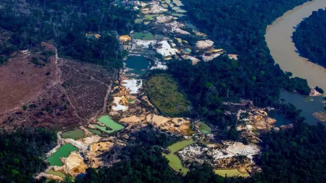 Есперанка IV - нелегальний табір видобутку золота у Бразилії