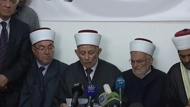 شیخ عبدالعظیم سهلب (منځ کې) په ۲۰۱۷ کال د قدس د اوقافو د عالی شورا مشر و