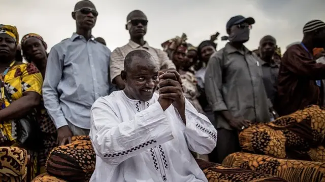 Les gambiens étaient appelés aux urnes jeudi 1er décembre pour élire leur prochain président. Trois candidats étaient en lice, dont le chef de l'Etat sortant, Yahya Jammeh et Adama Barrow (en photo).