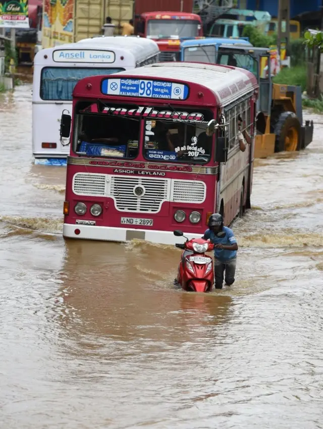 இலங்கையில் ஏற்பட்டுள்ள இயற்கை அனர்த்தங்களில் சிக்கி 91 பேர் பலி (புகைப்படத் தொகுப்பு)