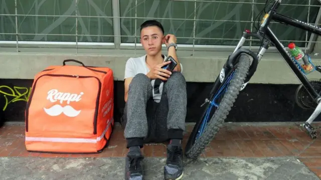 نصف العاملين تقريبا في كولومبيا يعملون بدون عقود عمل قانونية، ولهذا يتعذر على الوافدين الجدد العثور على وظيفة رسمية