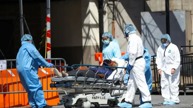 উহান শহরে উদ্ভূত ভাইরাসটি - যেটি বন্যপ্রাণী থেকে মানুষের মধ্যে সংক্রমিত হয়েছে বলে আশঙ্কা করা হয় - এখন পর্যন্ত সারাবিশ্বে প্রায় ৫ লাখ মানুষের মৃত্যু ঘটিয়েছে।