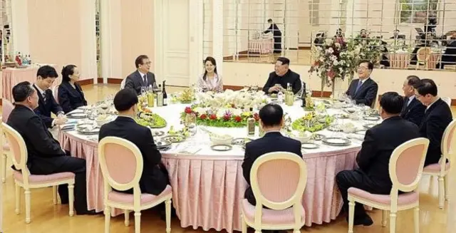 උ. කොරියානු නායකයා විසින් දකුණු කොරියානු නියෝජිත පිරිස රාත්රී භෝජනයට පිළිගනු ලැබිණි