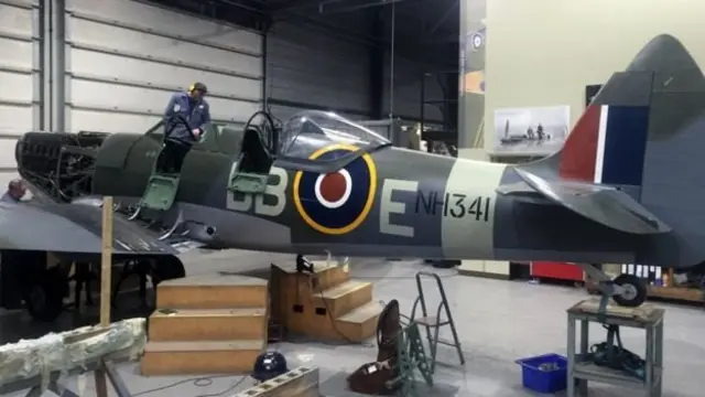 เครื่องบินรบ, สปิทไฟร์, สงครามโลกครั้งที่สอง, WWII, แอโร เลเจนด์, คีธ เพอร์กินส์, แคนาดา, ฝรั่งเศส, กองกำลังฝ่ายต่อต้าน, อักษะ, สัมพันธมิตร, บรูซ ไวท์ฟอร์ด