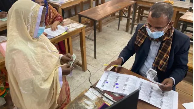 শহরের একটি কেন্দ্রে ভোটা।