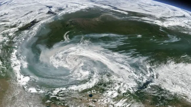 Дым от пожаров с космоса