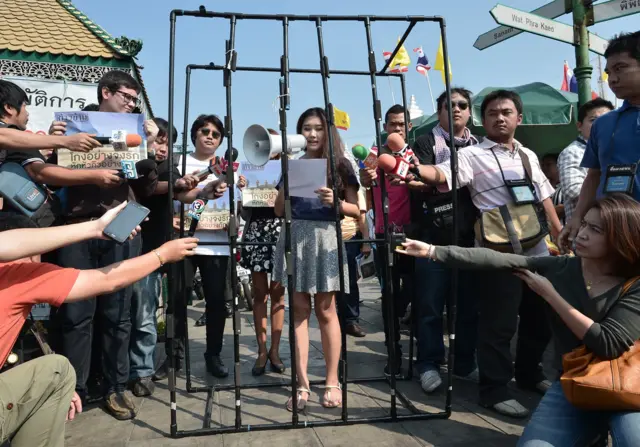 ชนกนันท์ ร่วมเคลื่อนไหวทางสังคม