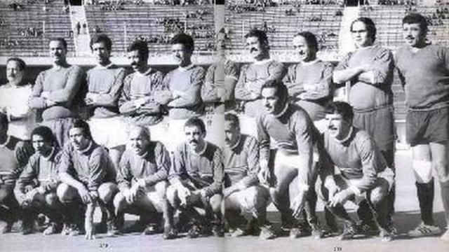 L'équipe du FLN à son jubilé au stade du 5 juillet 1962 en 1974. De gauche à droite : Debout : A.Sellami - Doudou - Zouba - Rouai - Amara - Zitouni - M. Soukane - Bouricha - Oudjani - Boubekeur Assis : Mazouz - Kerroum - Benfadah - Bouchouk - A. Soukane - Kermali - Mekhloufi - Oualiken