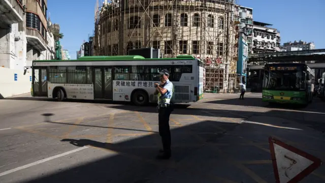 澳門新馬路、十六浦路口治安警察指揮交通(26/8/2017)