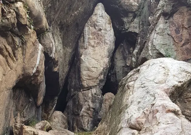 Batu menyerupai perawan Maria