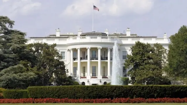হোয়াইট হাউসে নতুন প্রেসিডেন্টের মেয়াদ শুরু হবে ২০২১ সালের জানুয়ারি থেকে