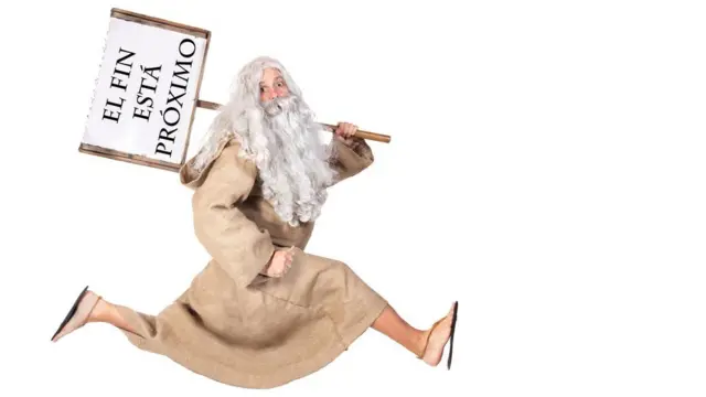 Profeta con cartel que dice El fin está próximo.