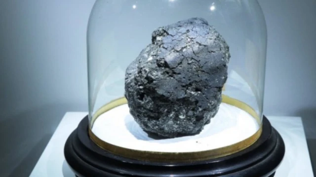 อุกกาบาตที่ตกในเมือง Orgueil ของฝรั่งเศส เมื่อปี 1864 มีอายุเก่าแก่ 4.5 พันล้านปีเท่ากับระบบสุริยะ