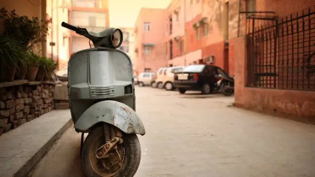 પાર્ક કરેલું સ્કૂટર